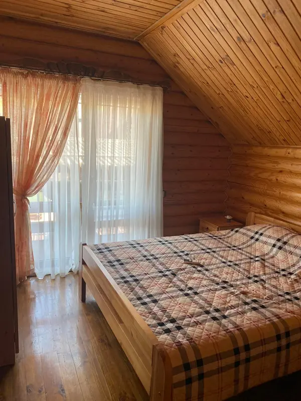 Мансардная спальня с выходом на балкон